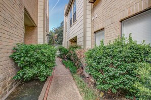 تفاصيل الفندق من الخارج