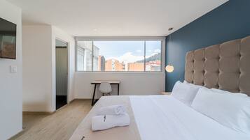 1 habitación, escritorio, tabla de planchar con plancha y wifi gratis