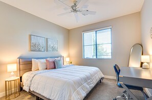 2 habitaciones, escritorio, tabla de planchar con plancha y wifi 