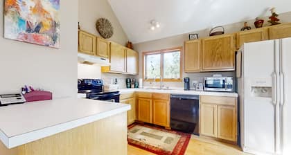 View-worthy wilderness retreat with cozy fireplace