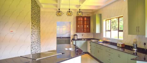 Vila | Cozinha privada | Geladeira, micro-ondas, fogão, cooktop