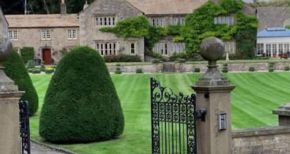 Exceptional Unique 5 Bedroom Manor House