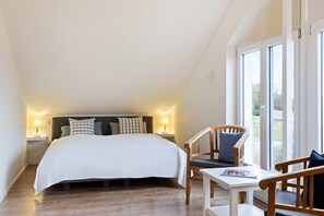 3 bedrooms, desk, free WiFi, bed sheets