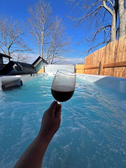 Cozy, nordic guest house located in the heart of Riverview with swimspa.