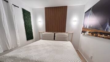 1 sovrum och sängkläder