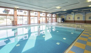 Pool - Captivating 2-bed Caravan in Clacton-on-sea (Clacton-on-Sea)