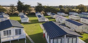 Cabin | Exterior - Captivating 2-bed Caravan in Clacton-on-sea (Clacton-on-Sea)
