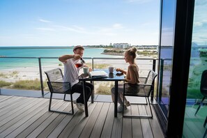 تناول الطعام بالخارج