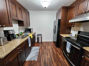 Réfrigérateur, micro-ondes, four, grille-pain