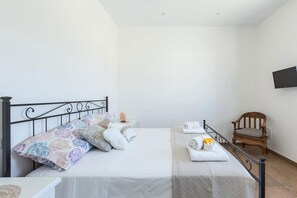 2 camere, una cassaforte in camera, una scrivania, ferro/asse da stiro