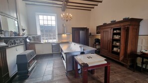 Kühlschrank, Ofen, Herdplatte, Geschirrspüler