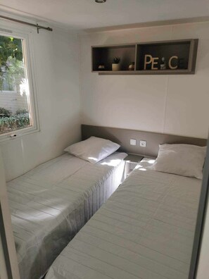 3 bedrooms, travel cot - Joli Mobilhome (Vias)