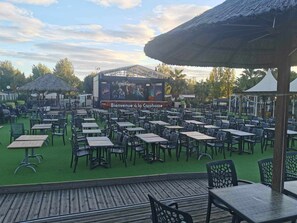 Outdoor dining - Joli Mobilhome (Vias)