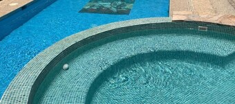 Playa Bruja Zicatela Apt. 3, Beach Front, Kitchen, AC, Starlink, Pool & More