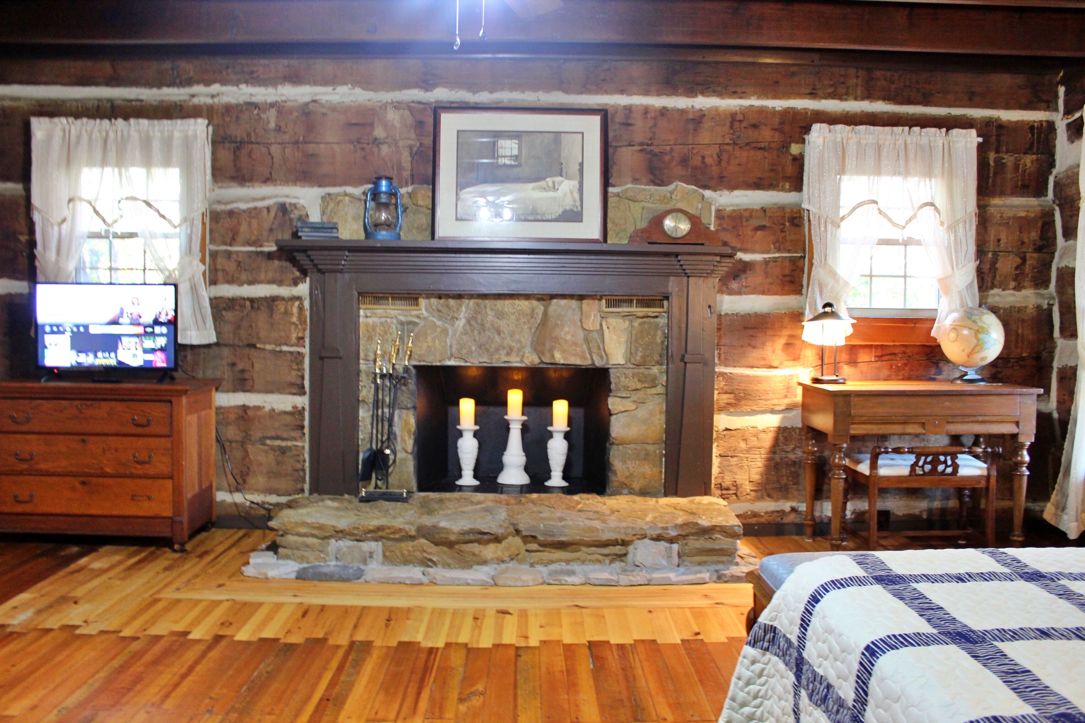 3 bedrooms, desk, iron/ironing board, travel crib