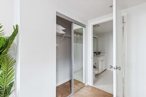 Comfort Apartment | 2 bedrooms, iron/ironing board, travel crib, free WiFi