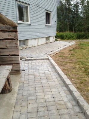 Property grounds - Well equipped house in the countryside. Very nice outside area inc. pizza oven  (Lakselvbukt)