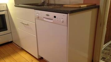 Forn, placa de cuina, rentaplats i trona