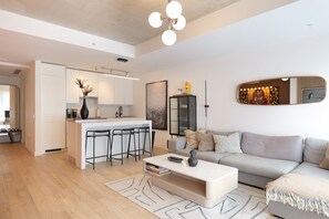 Smart TV - Modern Condo located in Downtown Toronto (Toronto)