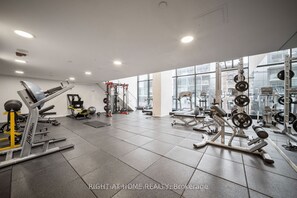 Fitness facility - Modern Condo located in Downtown Toronto (Toronto)