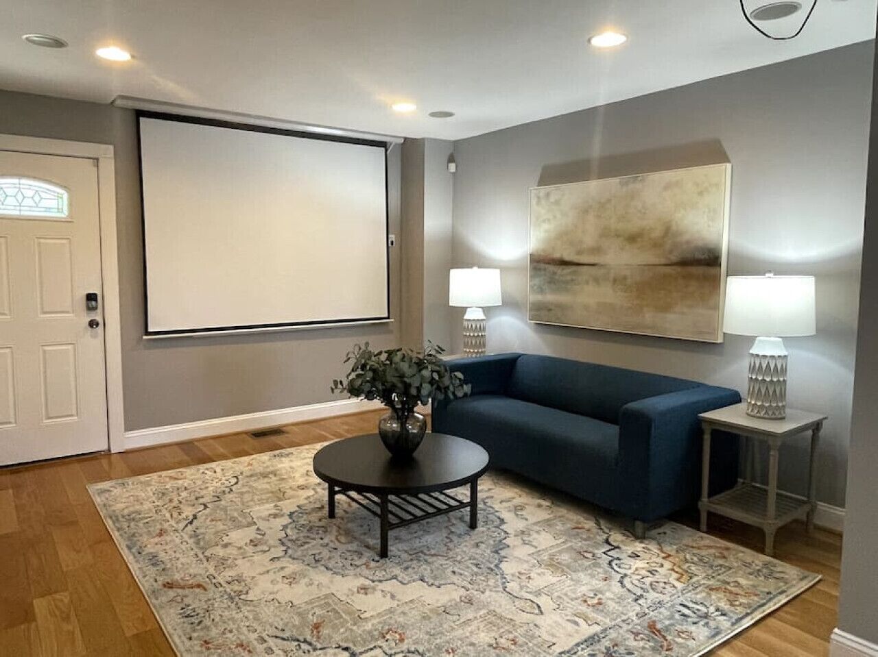 Beautiful 3bd House w/ King Bed (3BDR + 1.5 BA)