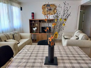 Apartment, 2 Bedrooms | Living area