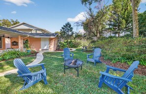 Property grounds - 10 min walk to DT! Fire Pit-Pet Friendly! A true DT retreat! (Mount Dora)