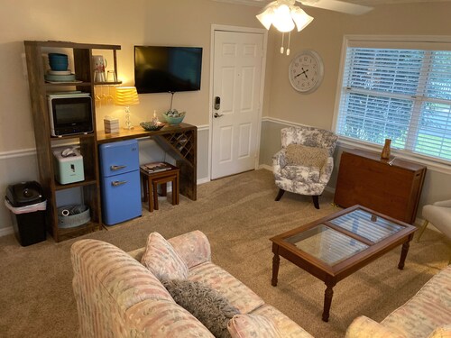 Cozy Cottage 3 blocks from town short walk .  Large side yard. Parking on site. 