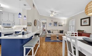 Smart TV - 10 min walk to DT! Fire Pit-Pet Friendly! A true DT retreat! (Mount Dora)