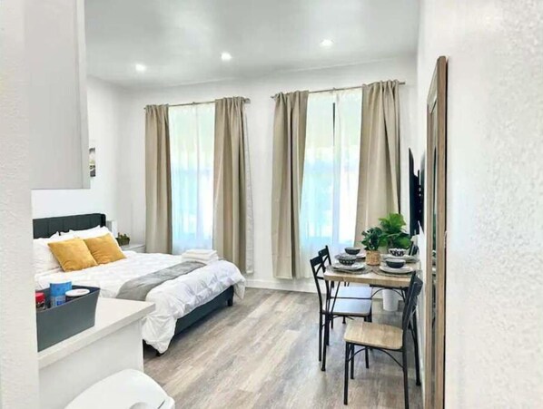 1 dormitorio, caja fuerte, tabla de planchar con plancha y wifi