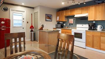 Microwave, dishwasher, coffee/tea maker, eco-friendly cleaning products