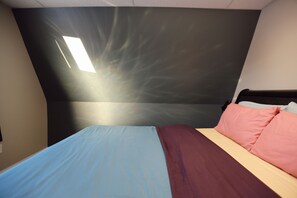 2 bedrooms, desk, iron/ironing board, Internet