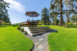 Outdoor dining - Mutiny Bay Ocean Breeze Retreat by Avantstay (Freeland)