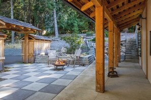 Terrace/patio - Crows Nest by Avantstay Accessible Home w/ Views (Clinton)