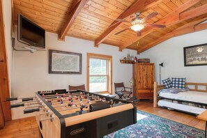 House (3 Bedrooms) | Interior - Mountain Gem by Avantstay Incredible Views (Waynesville)