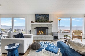 Interior - Harrington Hideaway by Avantstay Beach Access (Coupeville)