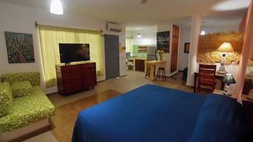 Bungalow 3 | Hypo-allergenic bedding, down comforters, in-room safe