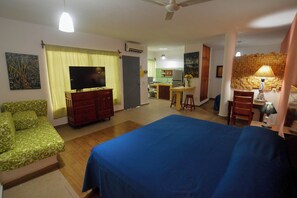 Bungalow 3 | Hypo-allergenic bedding, down comforters, in-room safe