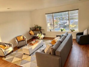 Living area - Queen Anne cozy house with Puget Sound View #4 (Seattle)