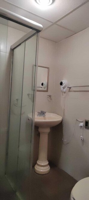 Bathroom - Hotel plaza el dorado (Pachuca)