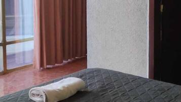 City Room | 1 bedroom, laptop workspace, blackout drapes, iron/ironing board