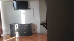 Standard Double Room | Laptop workspace, blackout curtains, iron/ironing board (on request) - Hotel plaza el dorado (Pachuca)