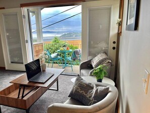 Smart TV - 1939 West Queen Anne Townhome wiith Puget Sound View (Seattle)