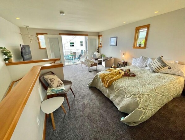 2 bedrooms, free WiFi - 1939 West Queen Anne Townhome wiith Puget Sound View (Seattle)