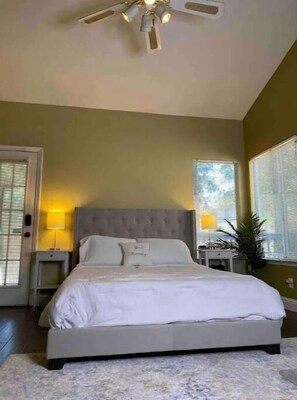 1 dormitorio, tabla de planchar con plancha, wifi y ropa de cama