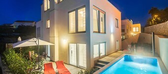 Nika With 3 Bedrooms and 1 Bathrooms