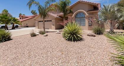 Majestic Villa/Heated Pool/Wifi/Work Station/Golf