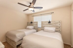 4 chambres, fer et planche à repasser, Wi-Fi, draps fournis