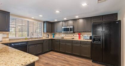 Majestic Villa/Heated Pool/Wifi/Work Station/Golf