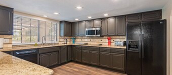 Majestic Villa/Heated Pool/Wifi/Work Station/Golf